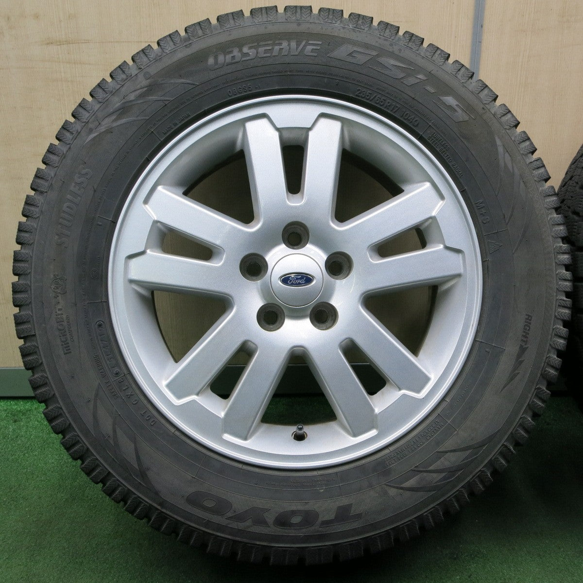 *送料無料* バリ溝！キレイ！9.5分★Ford フォード エクスプローラー 純正 235/65R17 スタッドレス トーヨー オブザーブ GSi-5 PCD114.3/5H★4051105NJス