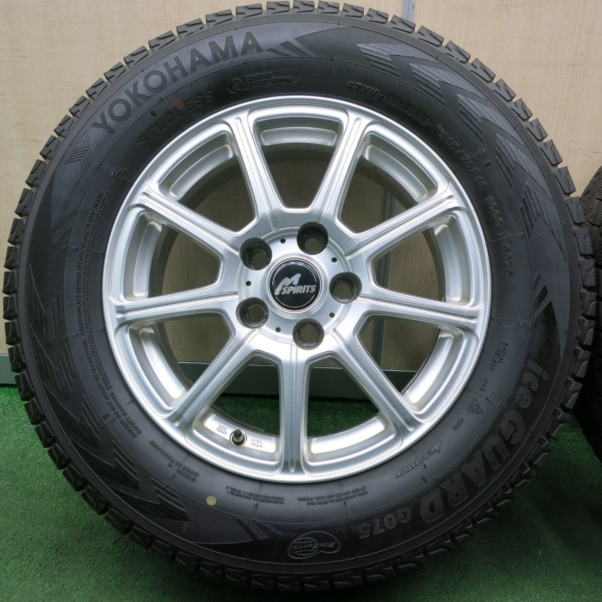 *送料無料* バリ溝！9.5分★スタッドレス 215/70R16 ヨコハマ アイスガード G075 M SPIRITS Mスピリッツ 16インチ PCD114.3/5H★4040307NJス