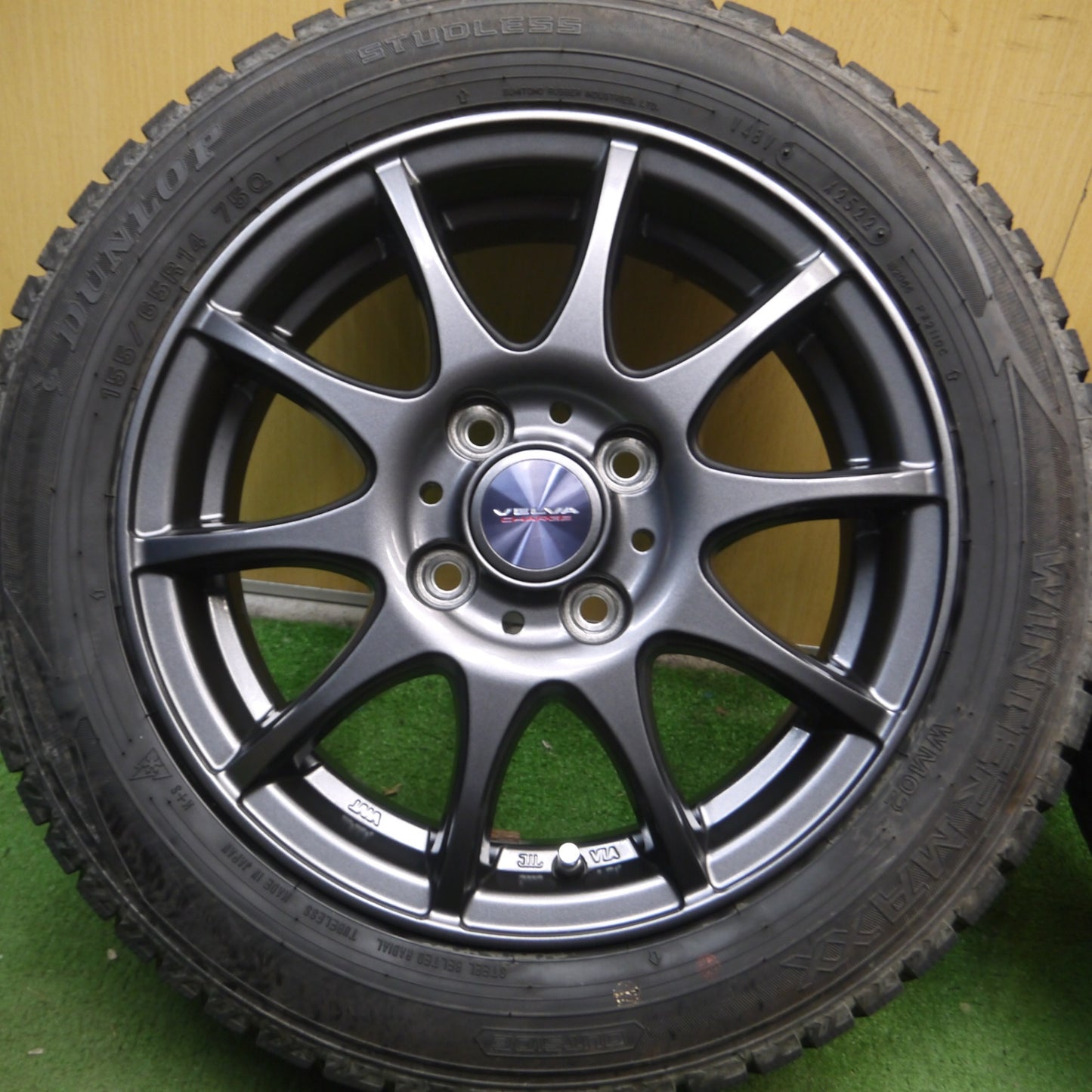 *送料無料* バリ溝！22年！綺麗！9.5分★スタッドレス 155/65R14 ダンロップ ウインターマックス WM02 VELVA CHARGE ヴェルヴァ 14インチ PCD100/4H★4071012Hス