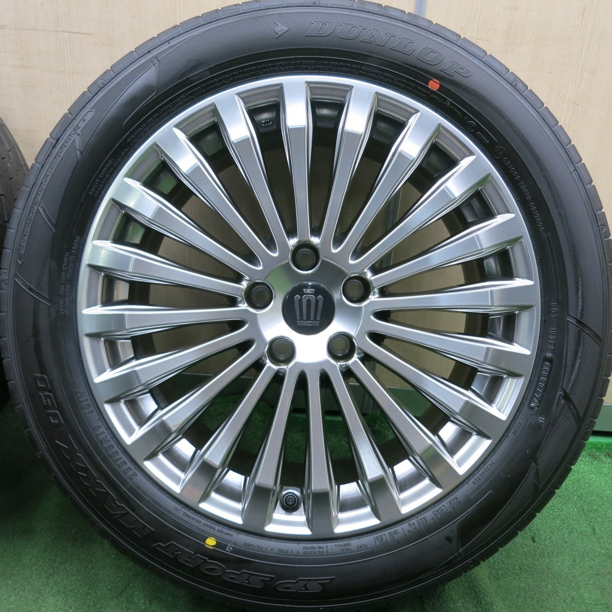 *送料無料* 新車外し！24年★トヨタ 30系 クラウン セダン 純正 235/55R19 ダンロップ SPスポーツマックス 050 19インチ PCD120/5H★4061603HAノ