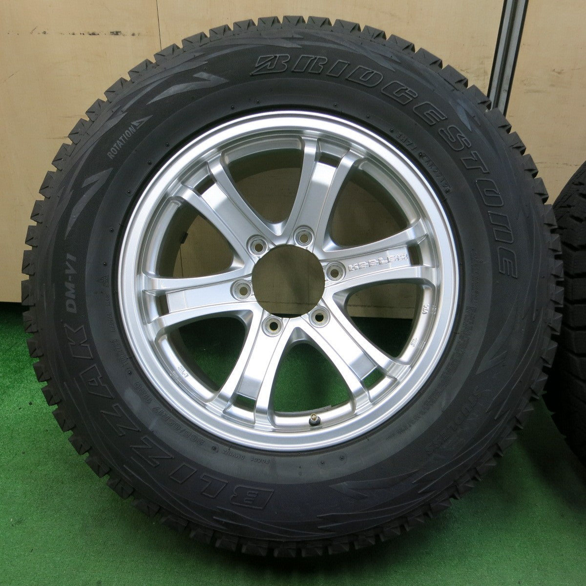 *送料無料* バリ溝！キレイ！9.5分★スタッドレス KEELER 265/65R17 ブリヂストン ブリザック DM-V1 キーラー 17インチ PCD139.7/6H★4061406ナス