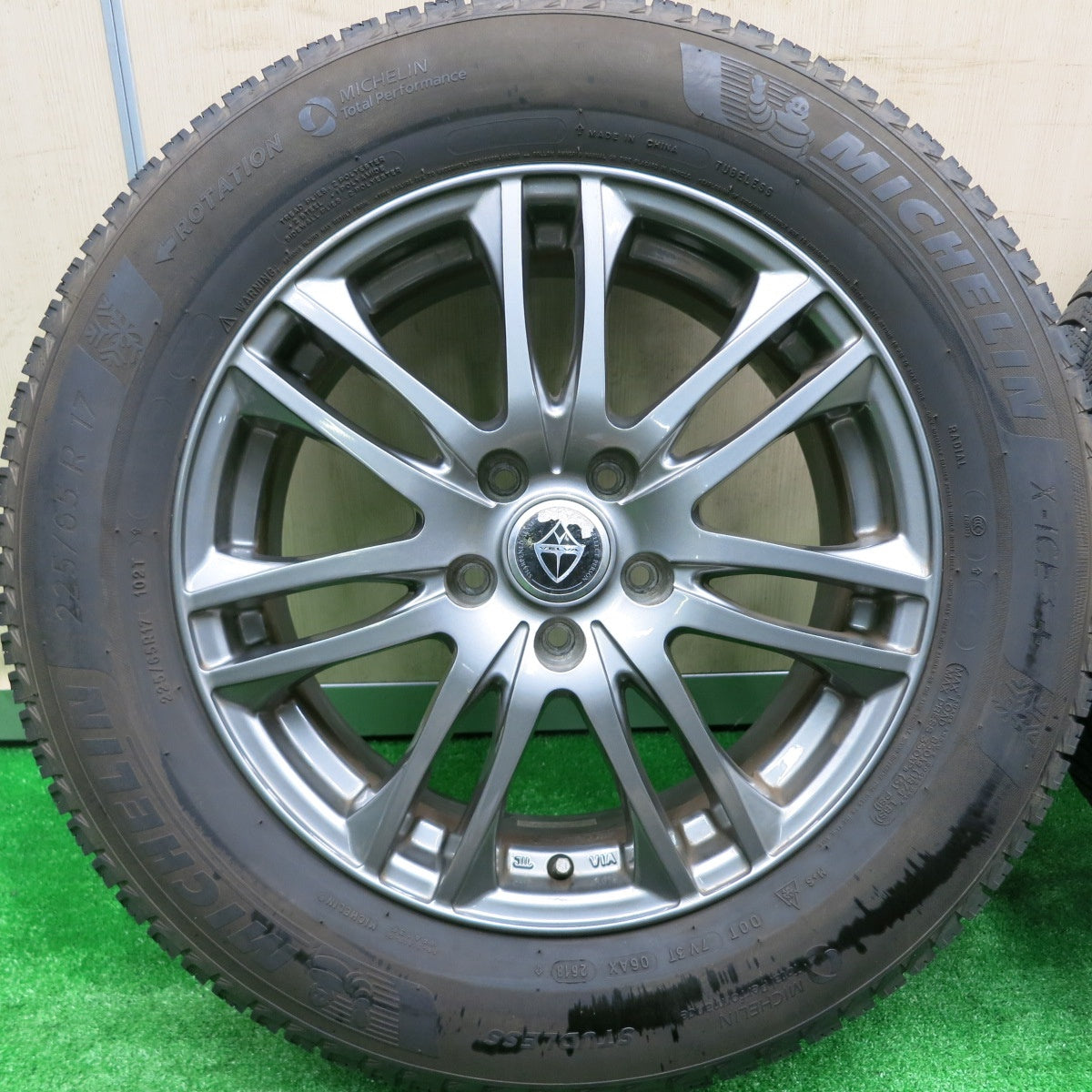 *送料無料* キレイ★スタッドレス 225/65R17 ミシュラン X-ICE3+ VELVA ヴェルヴァ 17インチ PCD114.3/5H★4080801HAス