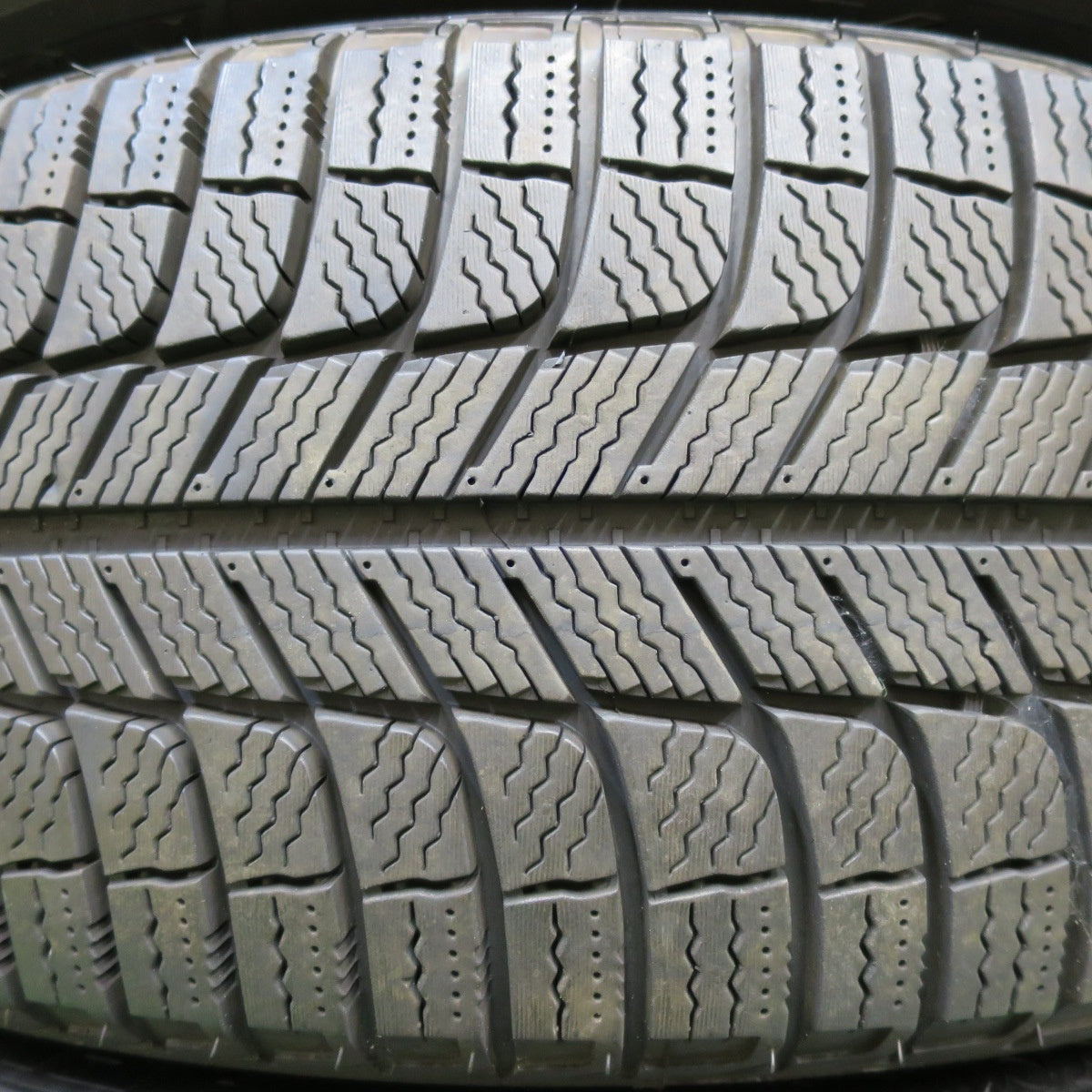 *送料無料* バリ溝！キレイ！9.5分★BMW等 HARTGE ULTIMA 225/55R18 スタッドレス ミシュラン X-ICE XI3  ハルトゲ ウルティマ PCD120/5H★4060901イス