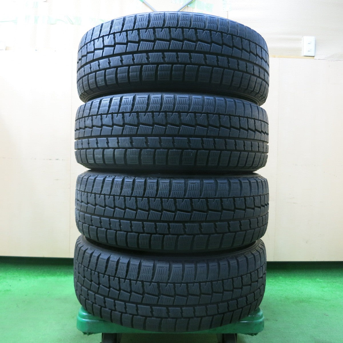 *送料無料* バリ溝！キレイ！9.5分★ワーゲン 等 BORBET 215/55R17 スタッドレス ダンロップ ウインターマックス WM01 ボルベット PCD112/5H★4042608イス