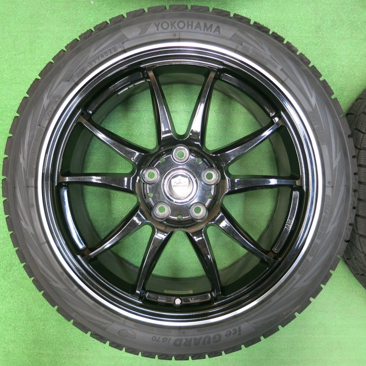 *送料無料* 超バリ溝！22年！キレイ！ほぼ10分★スタッドレス 225/45R18 ヨコハマ アイスガード iG70 ESTROSA エステローザ 18インチ PCD114.3/5H★4041309イス