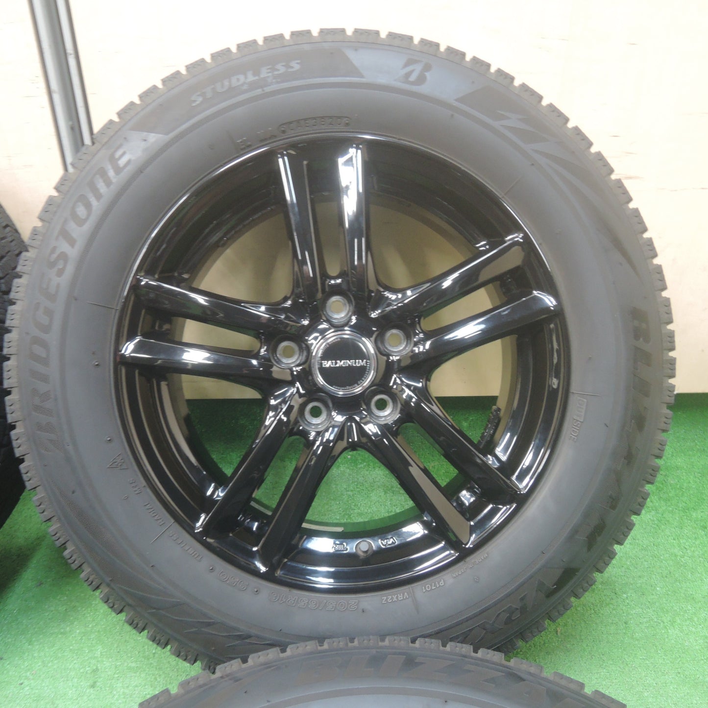 *送料無料* バリ溝！20年！キレイ！9.5分★スタッドレス 205/65R16 ブリヂストン ブリザック VRX2 BALMINUM バルミナ 16インチ PCD114.3/5H★4033010SYス