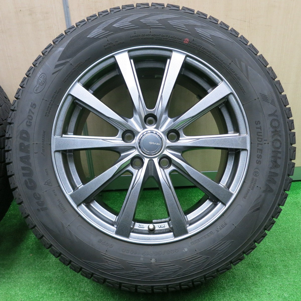 [送料無料] バリ溝！20年！キレイ！9.5分★スタッドレス 225/65R17 ヨコハマ アイスガード G075 GRASS グラス 17インチ PCD114.3/5H★4092101NJス