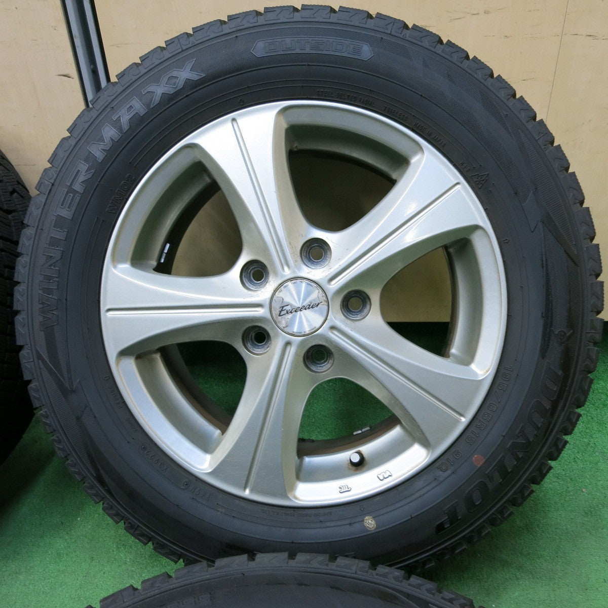 [送料無料] バリ溝！22年！キレイ！9.5分★スタッドレス 195/65R15 ダンロップ ウインターマックス WM02 Exceeder エクシーダー PCD114.3/5H★4101005SYス