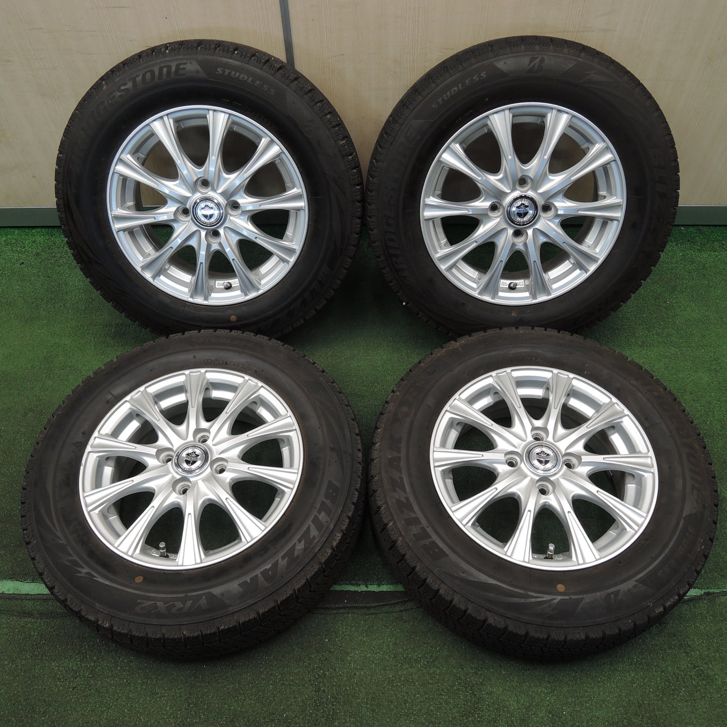 *送料無料* バリ溝！23年！キレイ！ほぼ10分★スタッドレス 175/70R14 ブリヂストン ブリザック VRX2 JOKER ジョーカー 14インチ PCD100/4H★4031505NJス