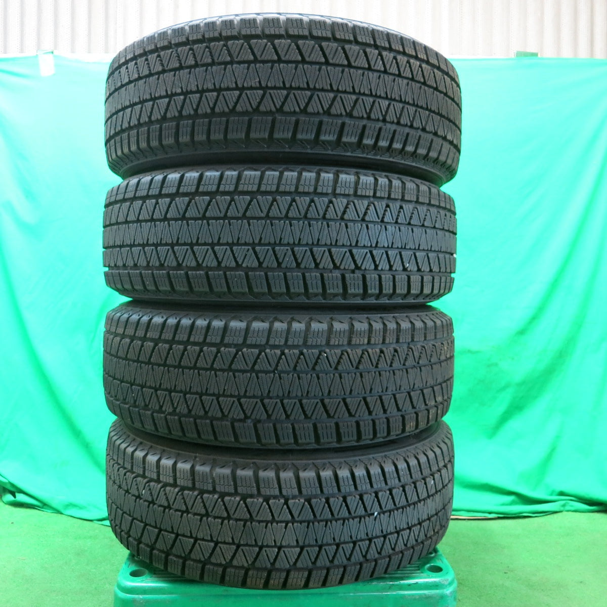 *送料無料* バリ溝！キレイ！9.5分★スタッドレス 225/65R17 ブリヂストン ブリザック DM-V3 BALMINUM バルミナ 17インチ PCD114.3/5H★4052002ナス