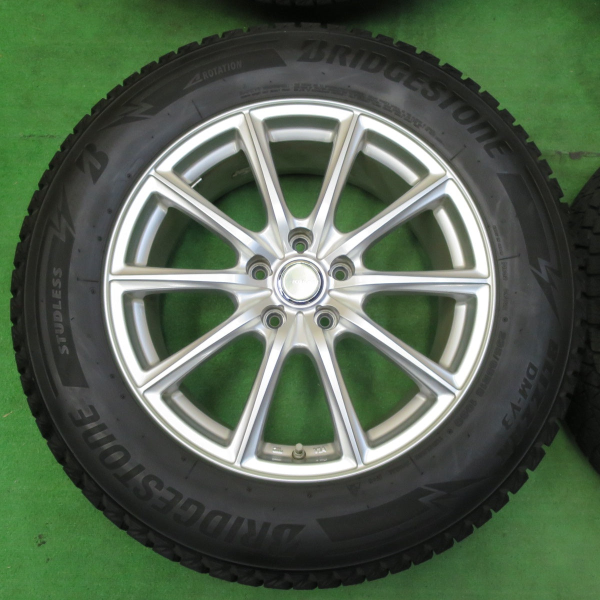 *送料無料* バリ溝！21年！キレイ！9分★スタッドレス 235/65R18 ブリヂストン ブリザック DM-V3 ECO FORME エコフォルム PCD114.3/5H★4070902イス