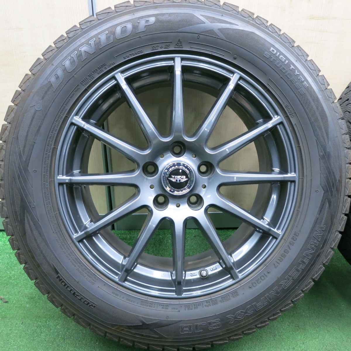 *送料無料* バリ溝！綺麗！9.5分★スタッドレス 225/65R17 ダンロップ ウインターマックス SJ8 TEAD テッド 17インチ PCD114.3/5H★4050504HAス