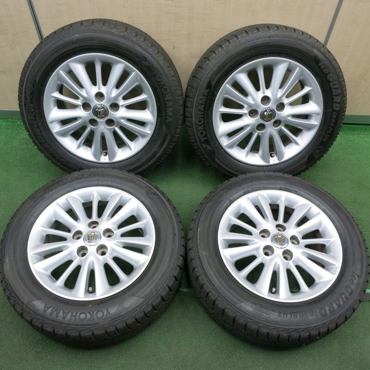 *送料無料* バリ溝！9.5分★トヨタ 180系 クラウン ロイヤル 純正 215/60R16 スタッドレス ヨコハマ アイスガード iG50 プラス PCD114.3/5H★4051705HAス