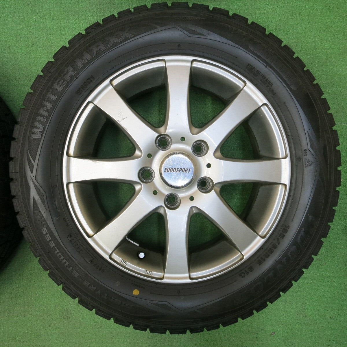 *送料無料* バリ溝！9.5分★スタッドレス 195/65R15 ダンロップ ウインターマックス WM01 EUROSPORT ユーロスポーツ PCD114.3/5H★4041902イス