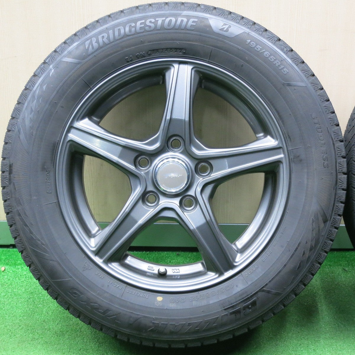 [送料無料] キレイ！22年★スタッドレス 195/65R15 ブリヂストン ブリザック VRX3 TOPRUN トップラン 15インチ PCD114.3/5H★4121103NJス