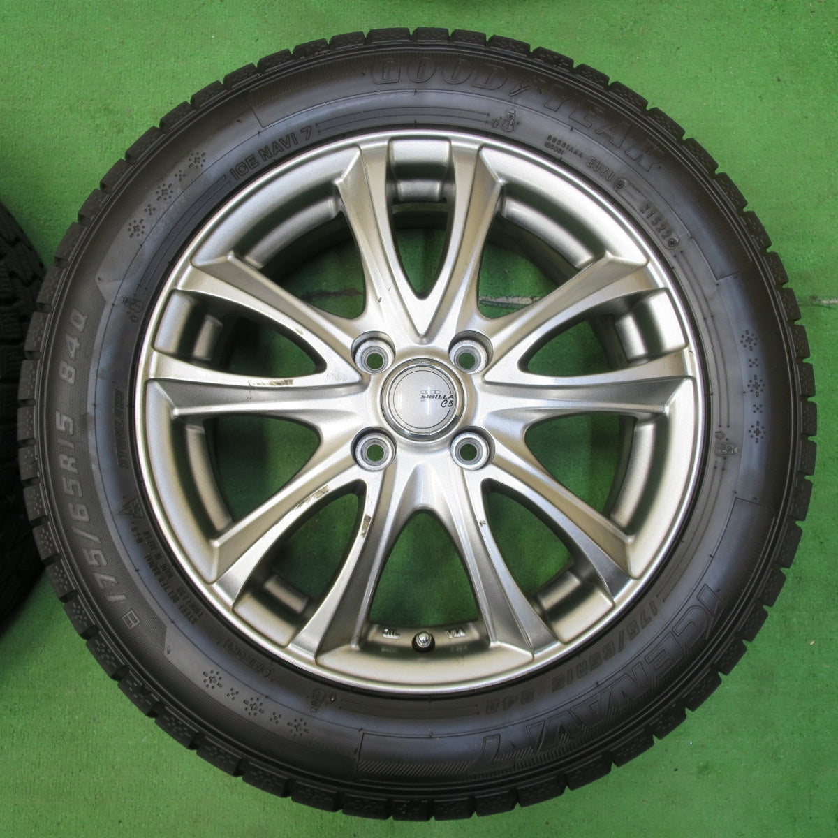 *送料無料* バリ溝！22年！キレイ！9.5分★スタッドレス 175/65R15 グッドイヤー アイスナビ7 SIBILLA NEXT C5 シビラ 15インチ PCD100/4H★4082904イス