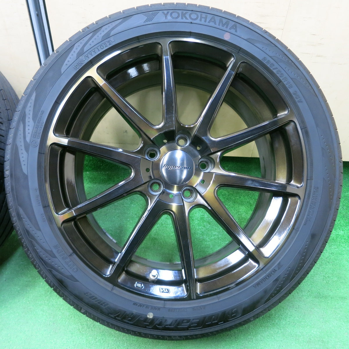 *送料無料* バリ溝！22年！キレイ！9.5分★ハイペリオン 225/50R18 ヨコハマ BluEarth-RV RV03 hyperion CVX 18インチ PCD114.3/5H★4041307イノ