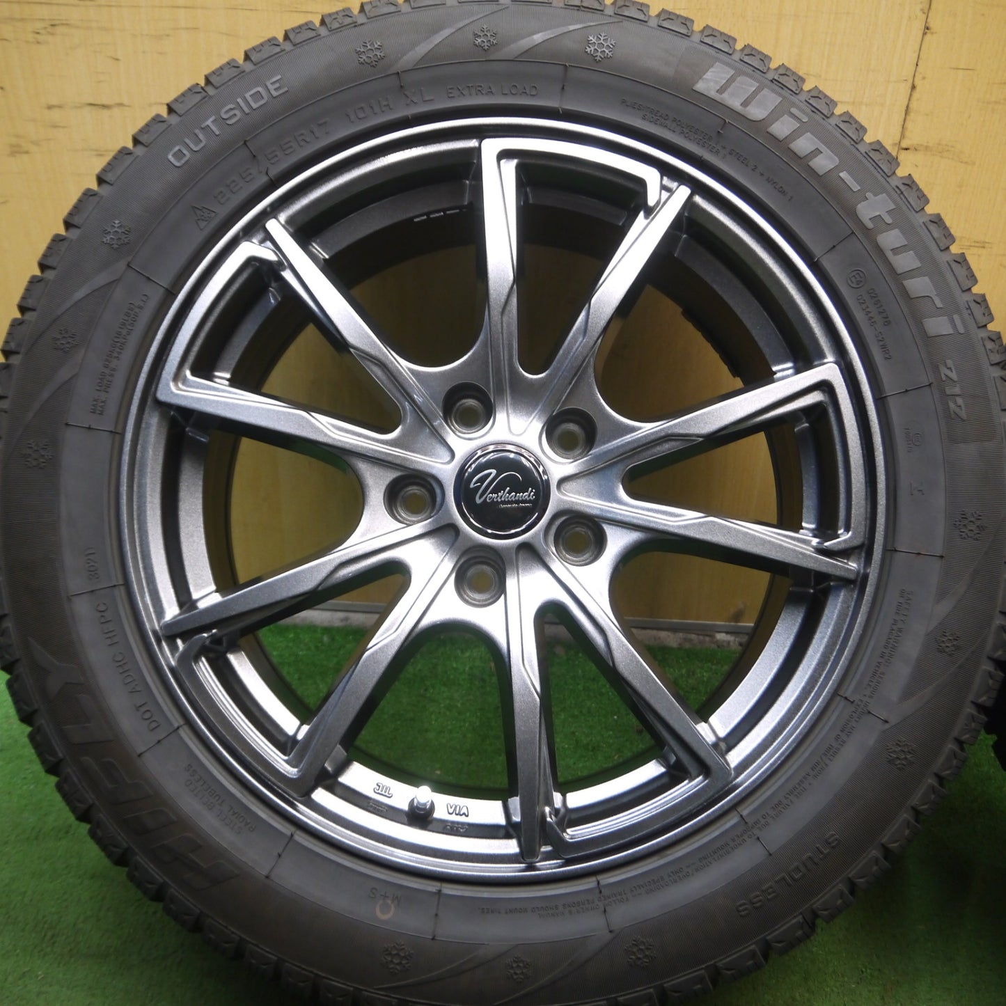 *送料無料* バリ溝！21年！キレイ！9.5分★スタッドレス 225/55R17 ハイフライ Win-turi 212 Verthandi ヴェルザンディ ヴェルサンディ PCD114.3/5H★4040913Hス