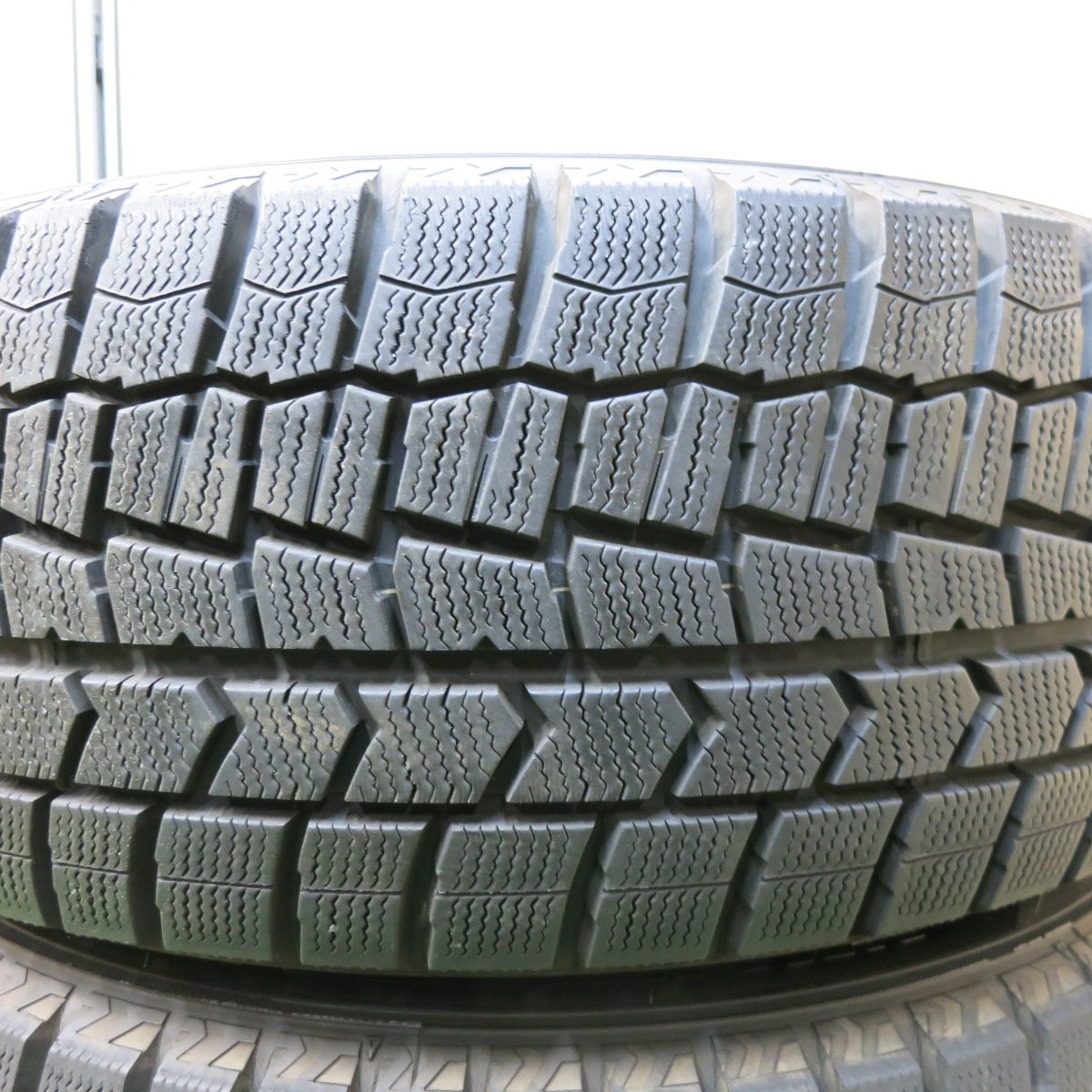 [送料無料] バリ溝！キレイ！9.5分★ベンツ 等 AGA TARGA 225/55R17 スタッドレス ダンロップ ウインターマックス WM02 17インチ PCD112/5H★4121108SYス