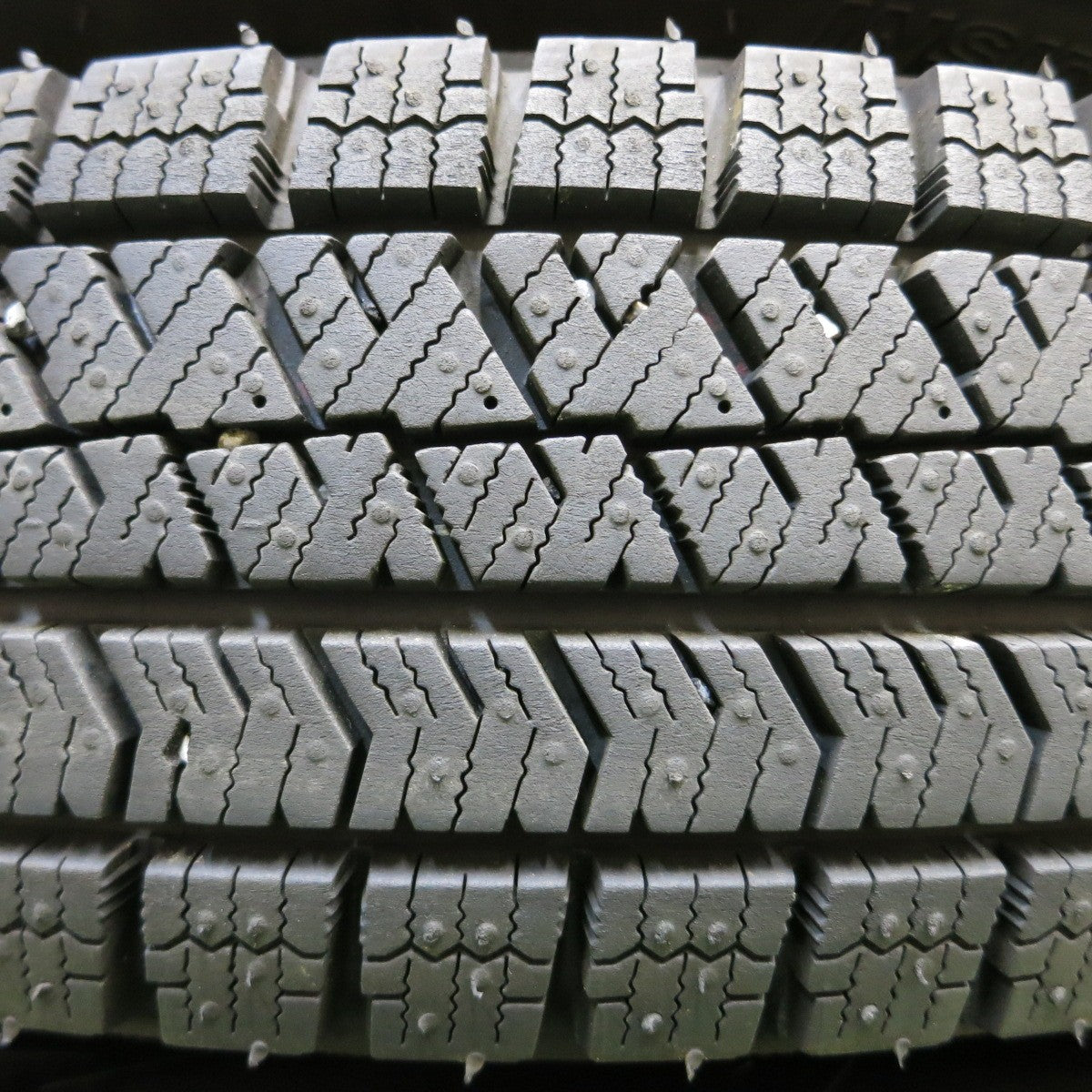 *送料無料* バリ溝！23年！キレイ！ほぼ10分★スタッドレス 145/80R13 ブリヂストン ブリザック VRX2 AZ SPORTS AZスポーツ 13インチ PCD100/4H★4042712イス