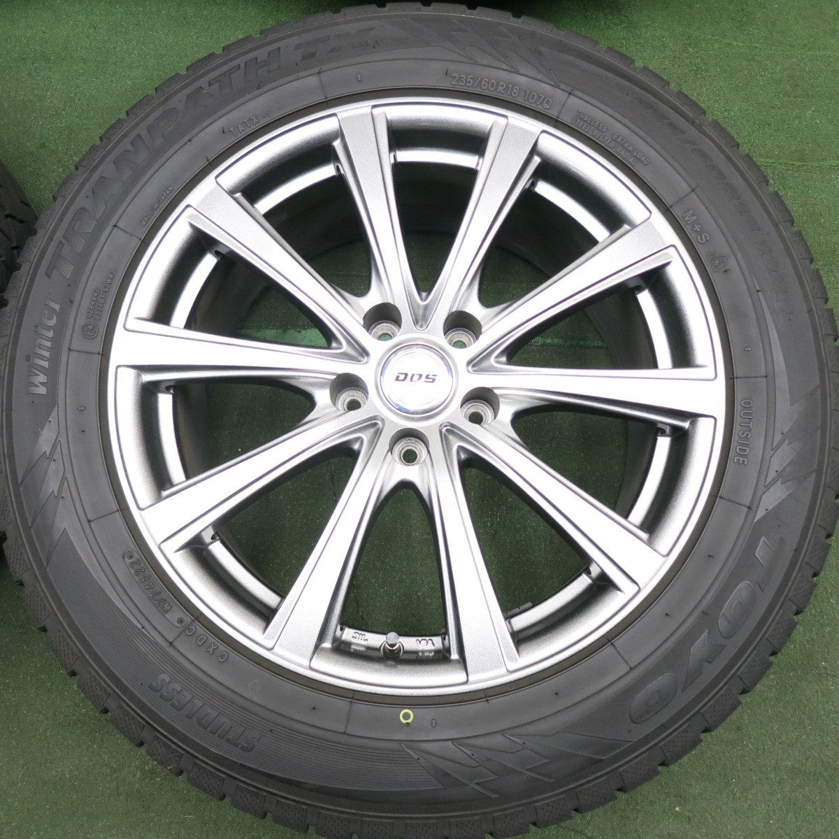 *送料無料* バリ溝！22年！キレイ！9.5分以上★スタッドレス 235/60R18 トーヨー ウインタートランパス TX D.O.S. DOS 18インチ PCD114.3/5H★4060103HAス