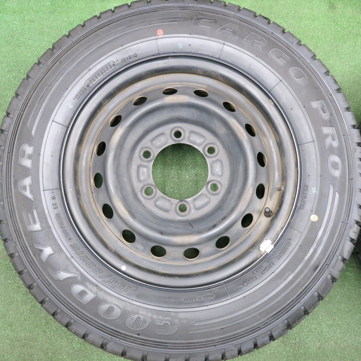 *送料無料* タイヤ未使用！23年★ハイエース 純正 195/80R15 グッドイヤー CARGO PRO カーゴ プロ スチール 15インチ PCD139.7/6H★4051308HAノ