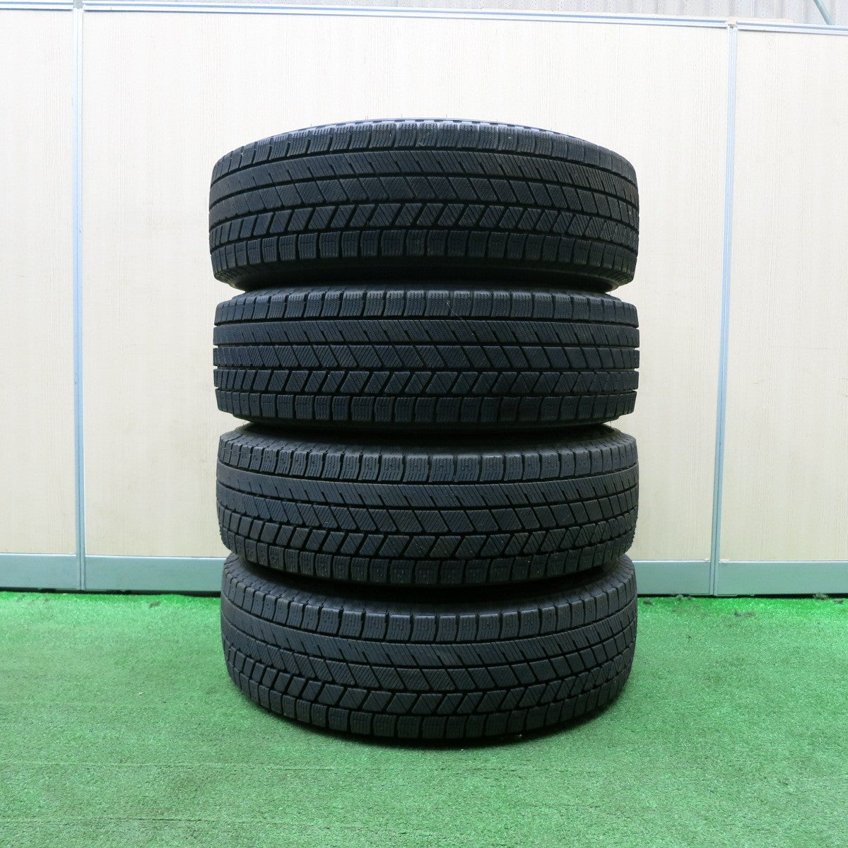 *送料無料* バリ溝！21年！9.5分以上★スタッドレス 175/70R14 ブリヂストン ブリザック VRX3 Fang ファング 14インチ PCD100/4H★4031901NJス