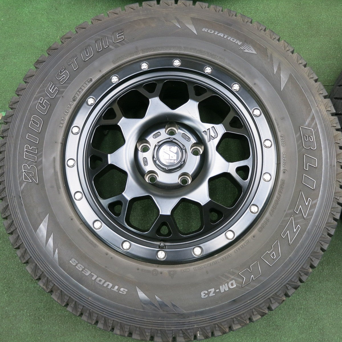 *送料無料* キレイ★ジープ等 XTREME-J 265/70R17 スタッドレス ブリヂストン ブリザック DM-Z3 17インチ PCD127/5H★4042704HAス