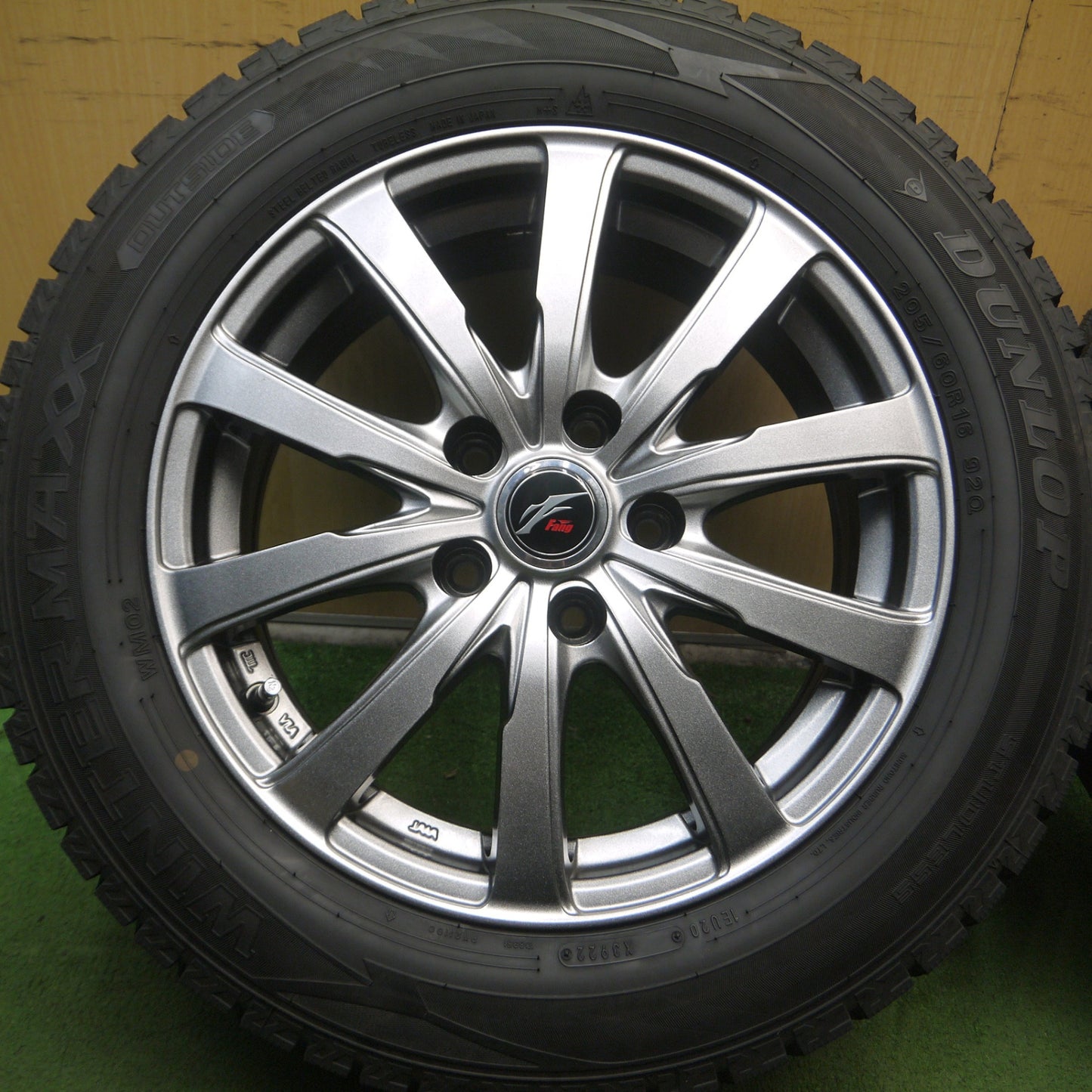 *送料無料* バリ溝！23年！綺麗！ほぼ10分★スタッドレス 205/60R16 ダンロップ ウインターマックス WM02 Fang ファング 16インチ PCD114.3/5H★4071701Hス