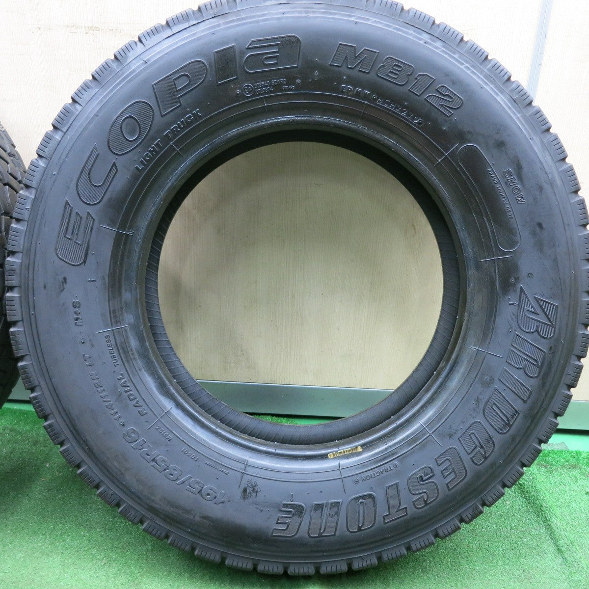 *送料無料* バリ溝！20年！8.5分★トラック タイヤ 195/85R16 114/112N ブリヂストン エコピア M812 ミックス オールシーズン 16インチ★4071413HAノタ