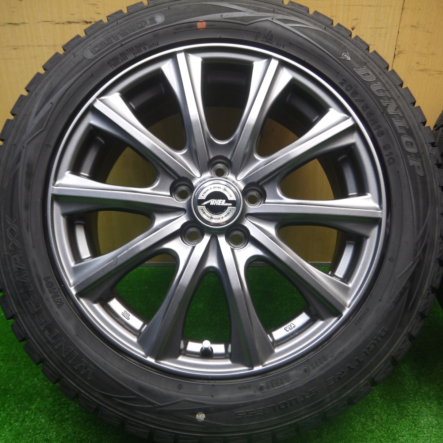 *送料無料* バリ溝！9.5分★レガシィ等 205/55R16 スタッドレス ダンロップ ウインターマックス WM01 AXEL アクセル PCD100/5H★4082108Hス