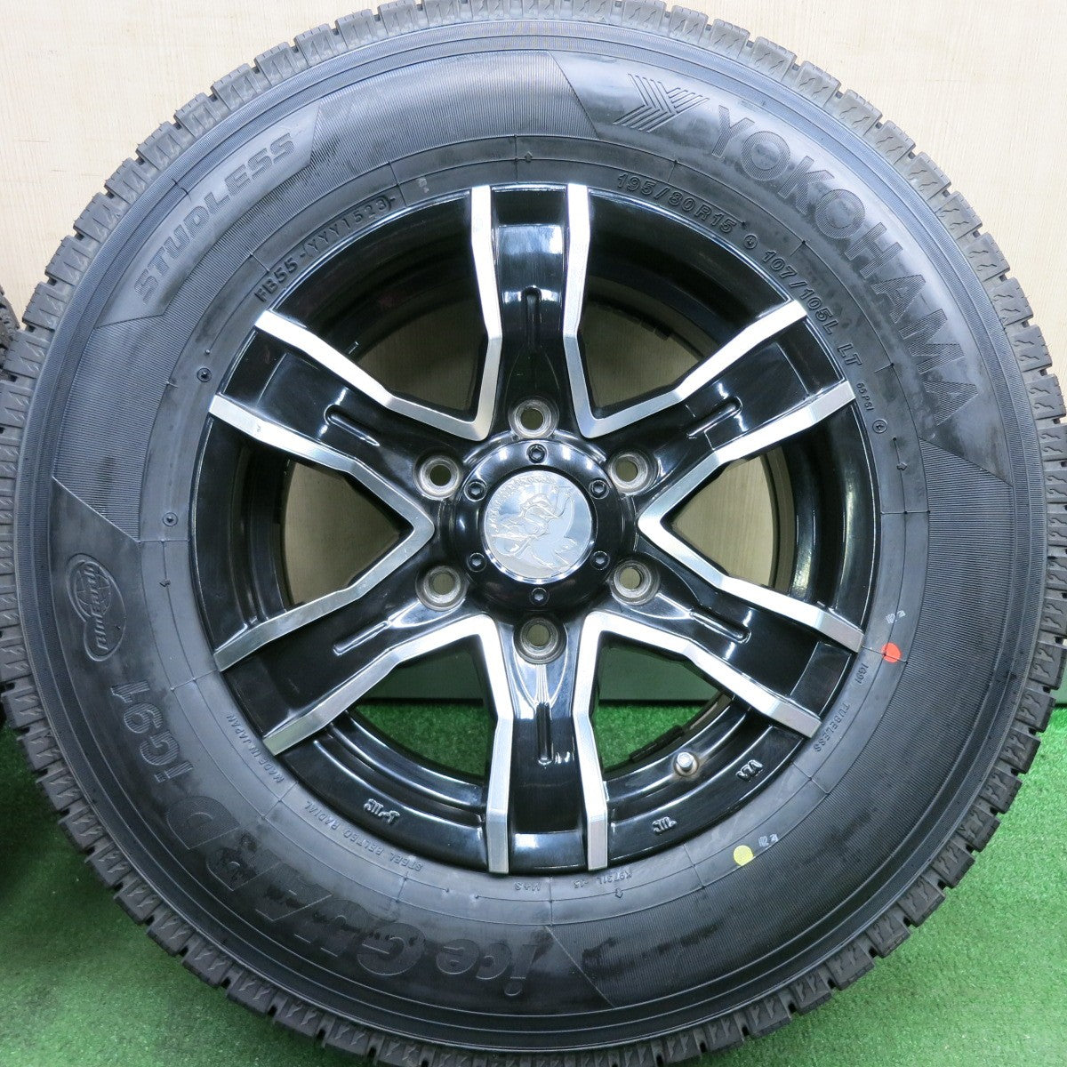 *送料無料* タイヤのみ未使用！23年★ハイエース等 スタッドレス 195/80R15 107/105L ヨコハマ アイスガード iG91 JSC 15インチ PCD139.7/6H★4042006HAス