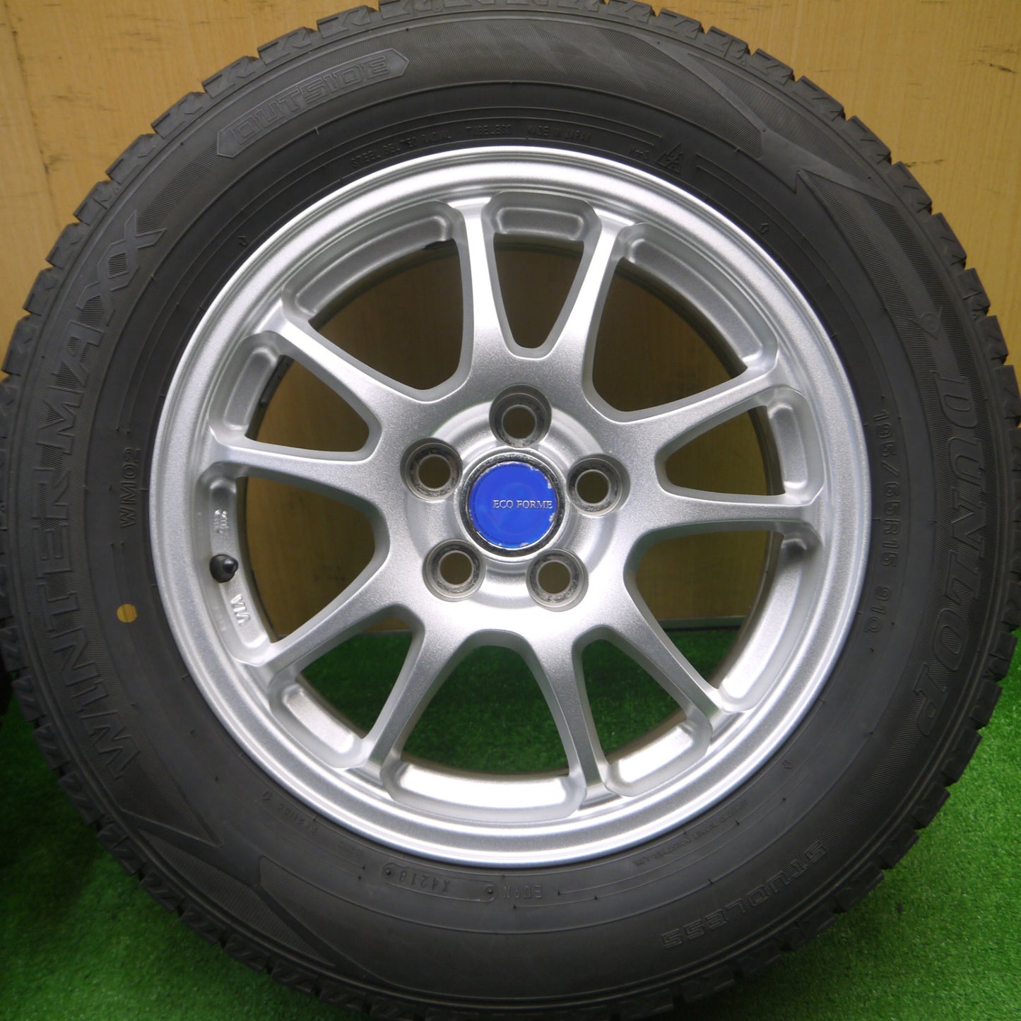 [送料無料] キレイ★プリウス等 195/65R15 スタッドレス ダンロップ ウインターマックス WM02 ECO FORME エコフォルム PCD100/5H★4100706Hス