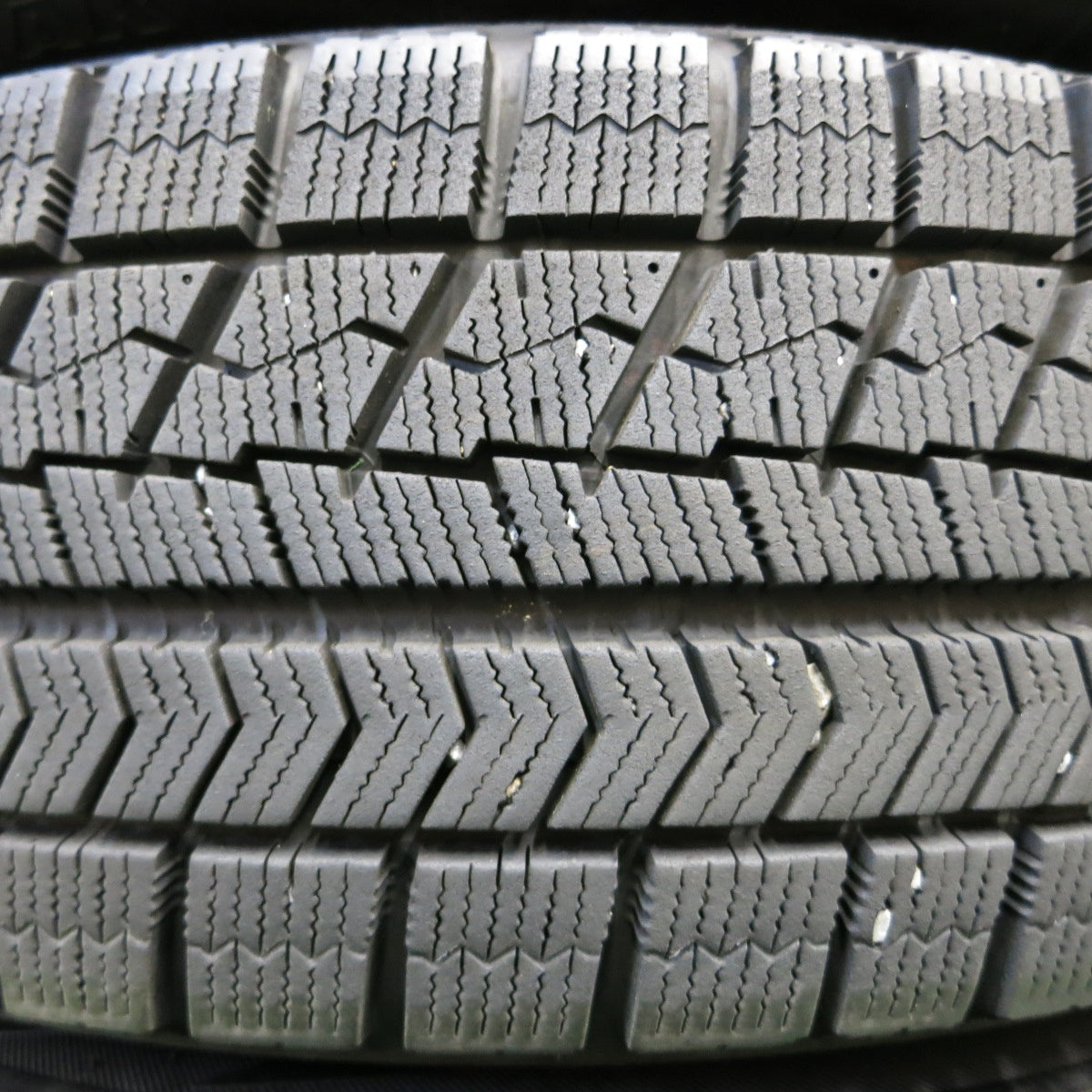 *送料無料* バリ溝！キレイ！8.5分★スタッドレス 175/65R15 ブリヂストン ブリザック VRX ECO FORME エコフォルム 15インチ PCD100/4H★4040205イス