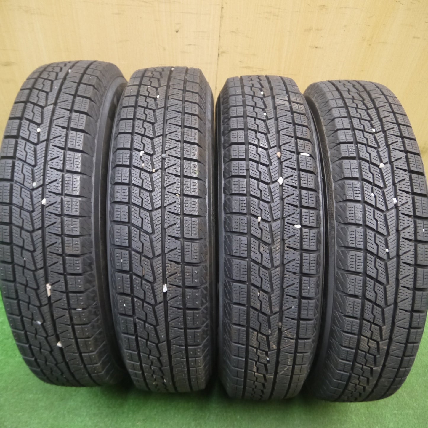 [送料無料] 超バリ溝！23年！キレイ！ほぼ10分★スタッドレス 145/80R13 ヨコハマ アイスガード iG70 スチール ホイール 13インチ PCD100 110 114.3/4H マルチ★4122301Hス