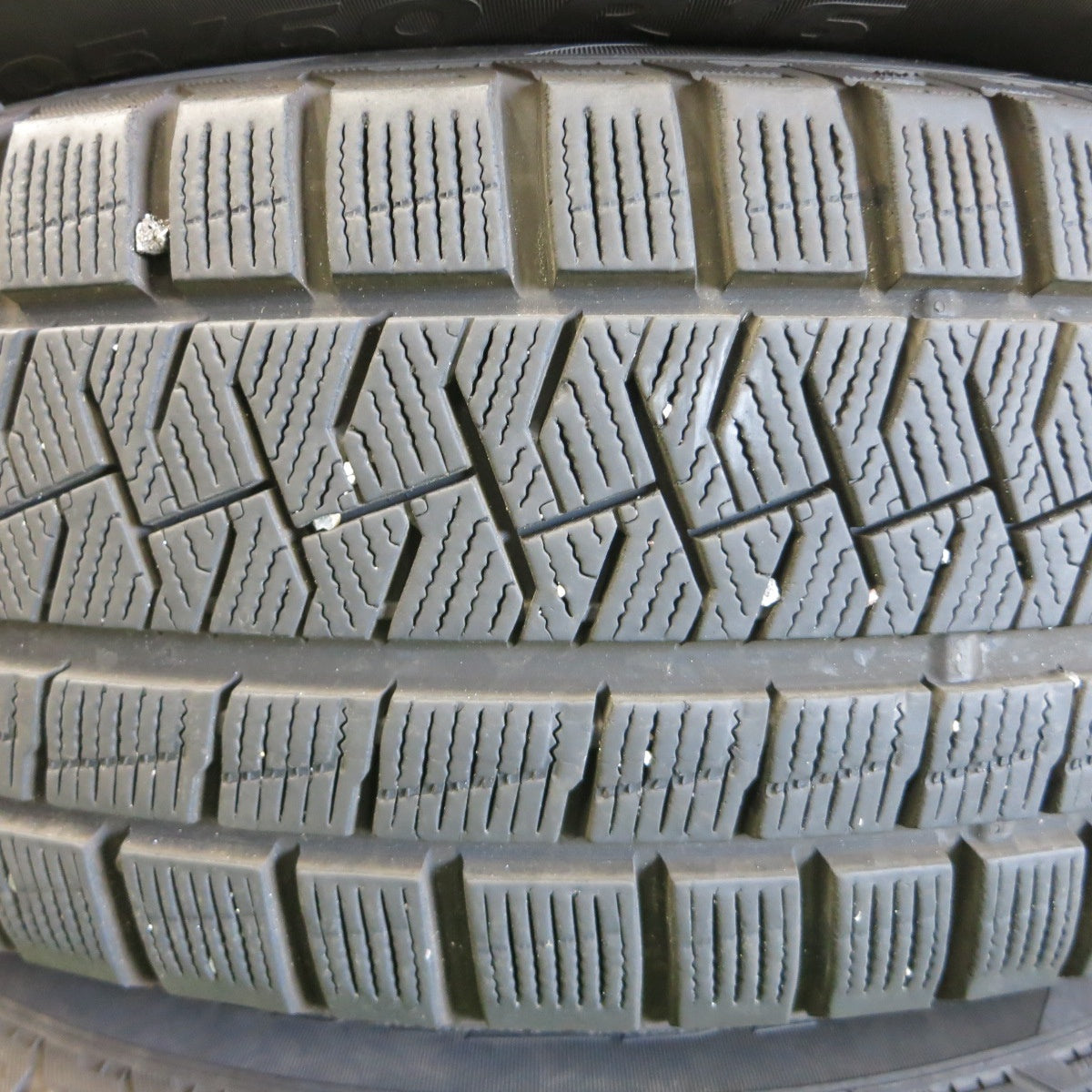 *送料無料* バリ溝！8.5分★BMW 等 MAK 205/60R16 スタッドレス ピレリ アイスアシンメトリコ プラス 16インチ PCD112/5H★4061401ナス