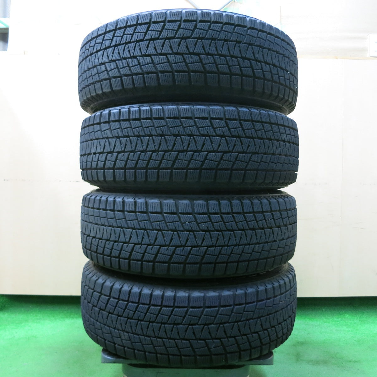 *送料無料* キレイ★スタッドレス 215/65R16 ブリヂストン ブリザック DM-V1 SG-E 16インチ PCD114.3/5H★4042301イス