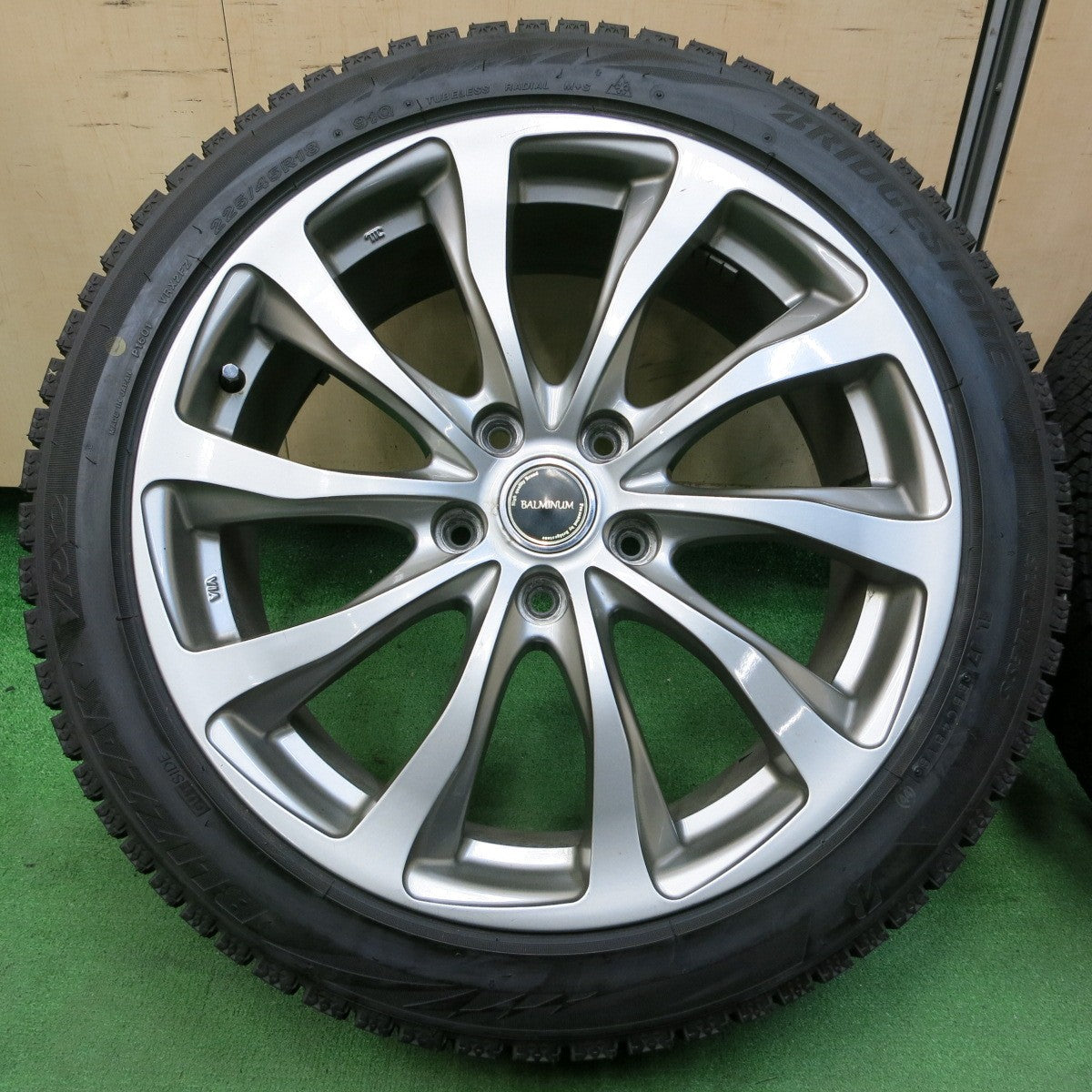 *送料無料* バリ溝！20年！9分★スタッドレス 225/45R18 ブリヂストン ブリザック VRX2 BALMINUM バルミナ 18インチ PCD114.3/5H★4051804イス