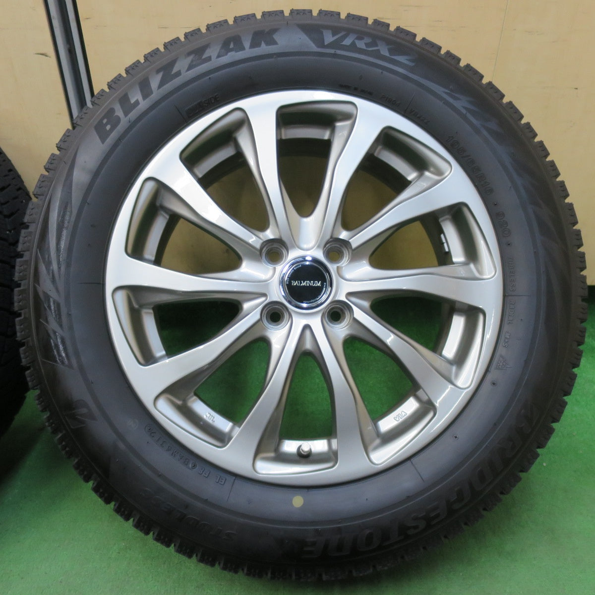 [送料無料] バリ溝！キレイ！9分★スタッドレス 195/65R16 ブリヂストン ブリザック VRX2 BALMINUM バルミナ 16インチ PCD100/4H★4120602イス