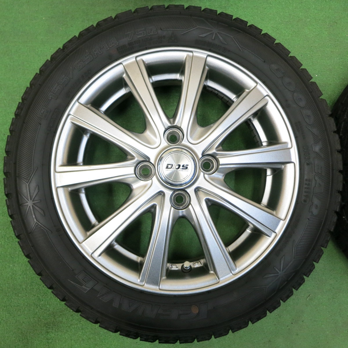 *送料無料* 超バリ溝！キレイ！ほぼ10分★スタッドレス 155/65R14 グッドイヤー アイスナビ6 D.O.S. DOS 14インチ PCD100/4H★4051111イス