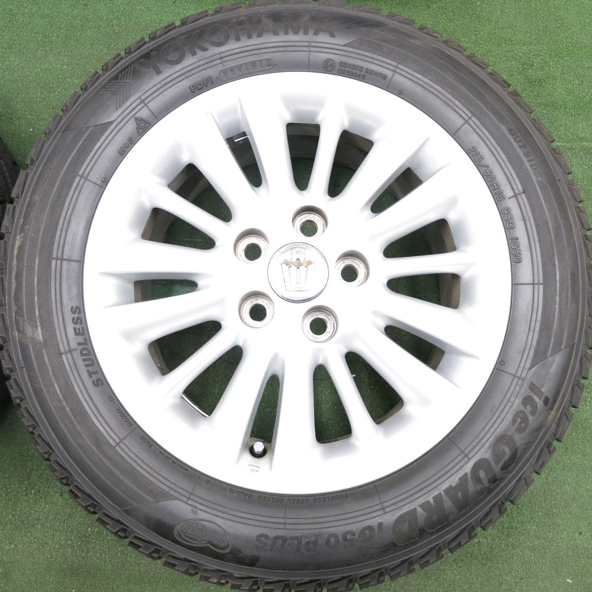 *送料無料* バリ溝！9.5分★トヨタ 180系 クラウン ロイヤル 純正 215/60R16 スタッドレス ヨコハマ アイスガード iG50 プラス PCD114.3/5H★4051705HAス