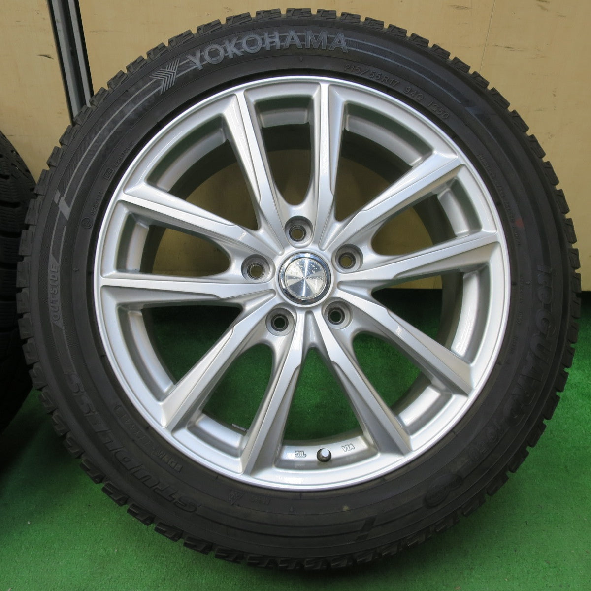 *送料無料* バリ溝！キレイ！9分★スタッドレス 215/55R17 ヨコハマ アイスガード iG50 GRASS グラス 17インチ PCD114.3/5H★4090102イス