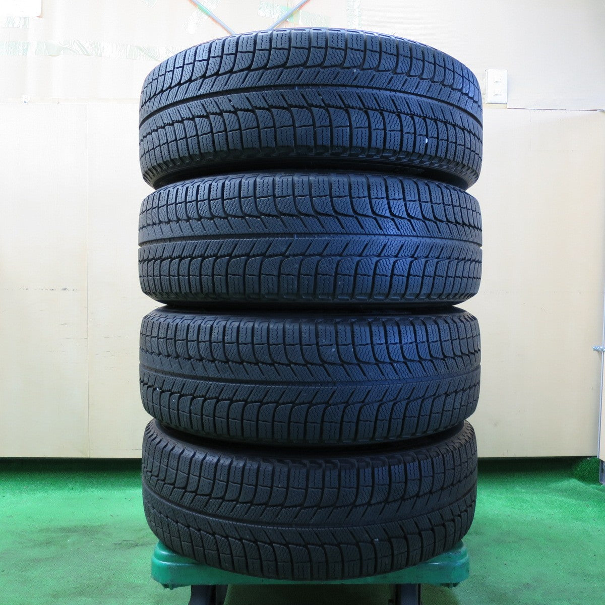 *送料無料* バリ溝！9.5分★スタッドレス 215/60R17 ミシュラン X-ICE3+ ECO FORME エコフォルム 17インチ PCD114.3/5H★4060410イス