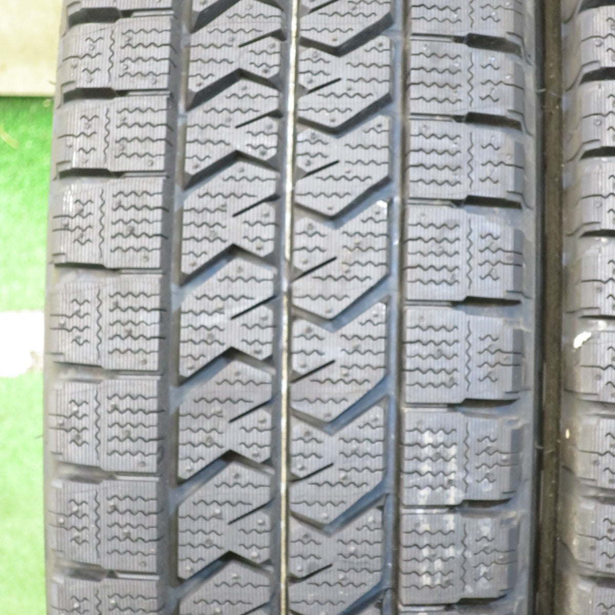 *送料無料* 未使用！23年★トラック タイヤ 205/85R16 117/115N スタッドレス ブリヂストン ブリザック W989 16インチ★4052403クスタ