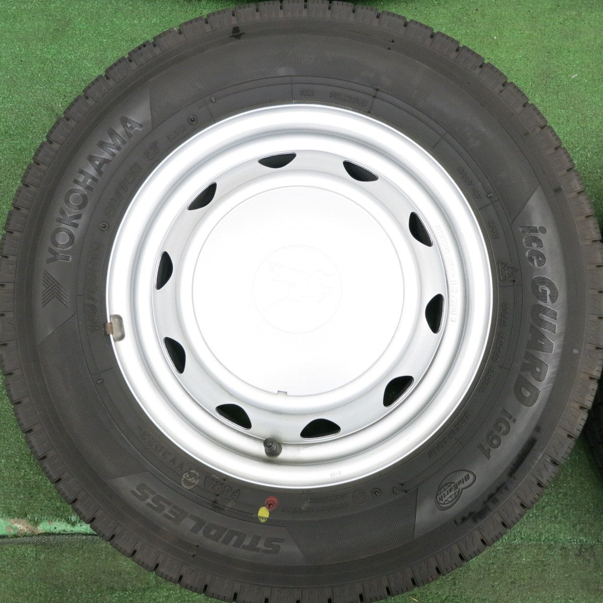 *送料無料* バリ溝！23年！キレイ！9.5分★スタッドレス 145/80R12 ヨコハマ アイスガード iG91 スチール PCD100 110 114.3/4H マルチ★4052401HAス