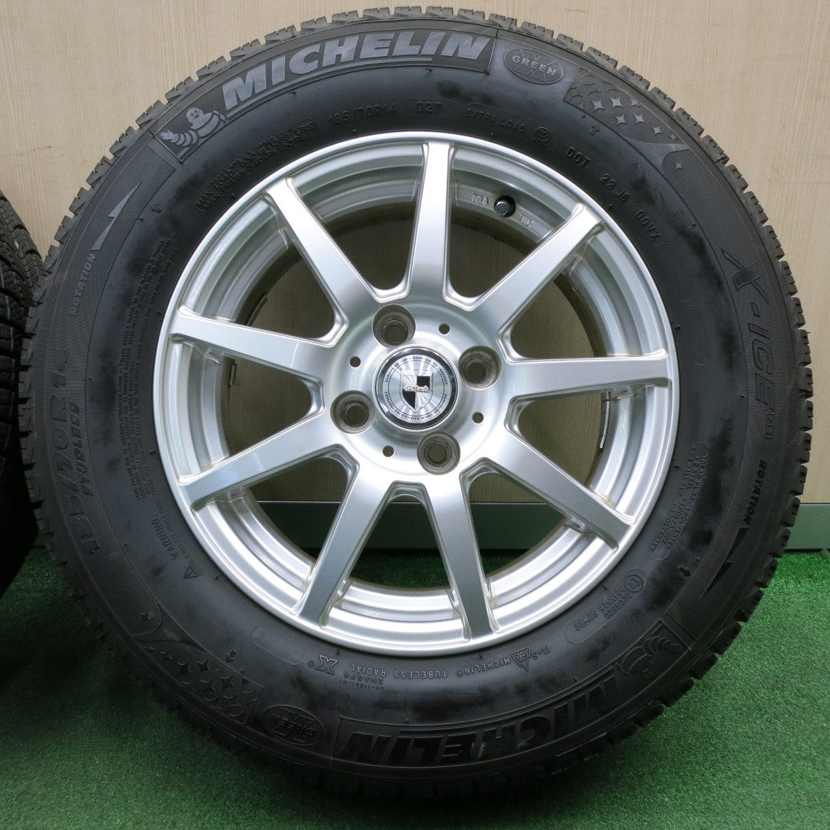 *送料無料* バリ溝！キレイ！8.5分★スタッドレス 185/70R14 ミシュラン X-ICE XI3 GMach 14インチ  PCD100/4H★4040301NJノ