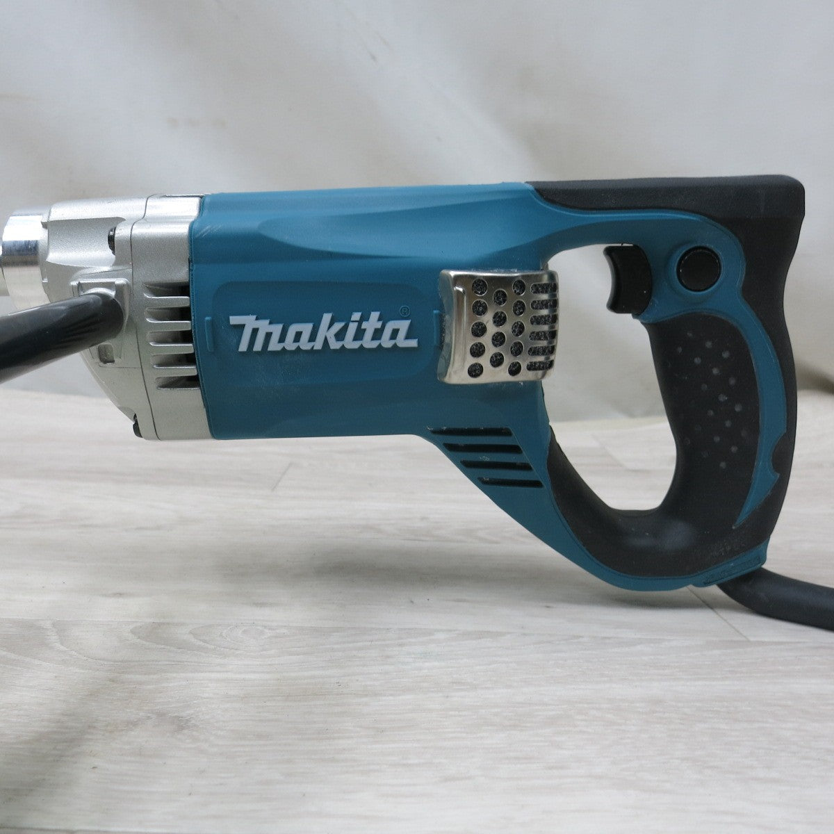 送料無料] キレイ◇makita マキタ カクハン機 UT1305 ミキサー 撹拌機 電動工具 100V 50/60Hz◇ |  名古屋/岐阜の中古カー用品・工具の買取/販売ならガレージゲット