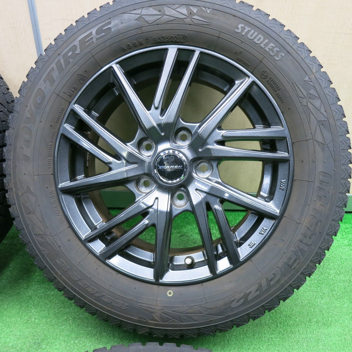 [送料無料] バリ溝！21年！キレイ！8.5分★スタッドレス 195/65R15 トーヨー オブザーブ GIZ2 WAREN ヴァーレン 15インチ PCD114.3/5H★4122004TNス