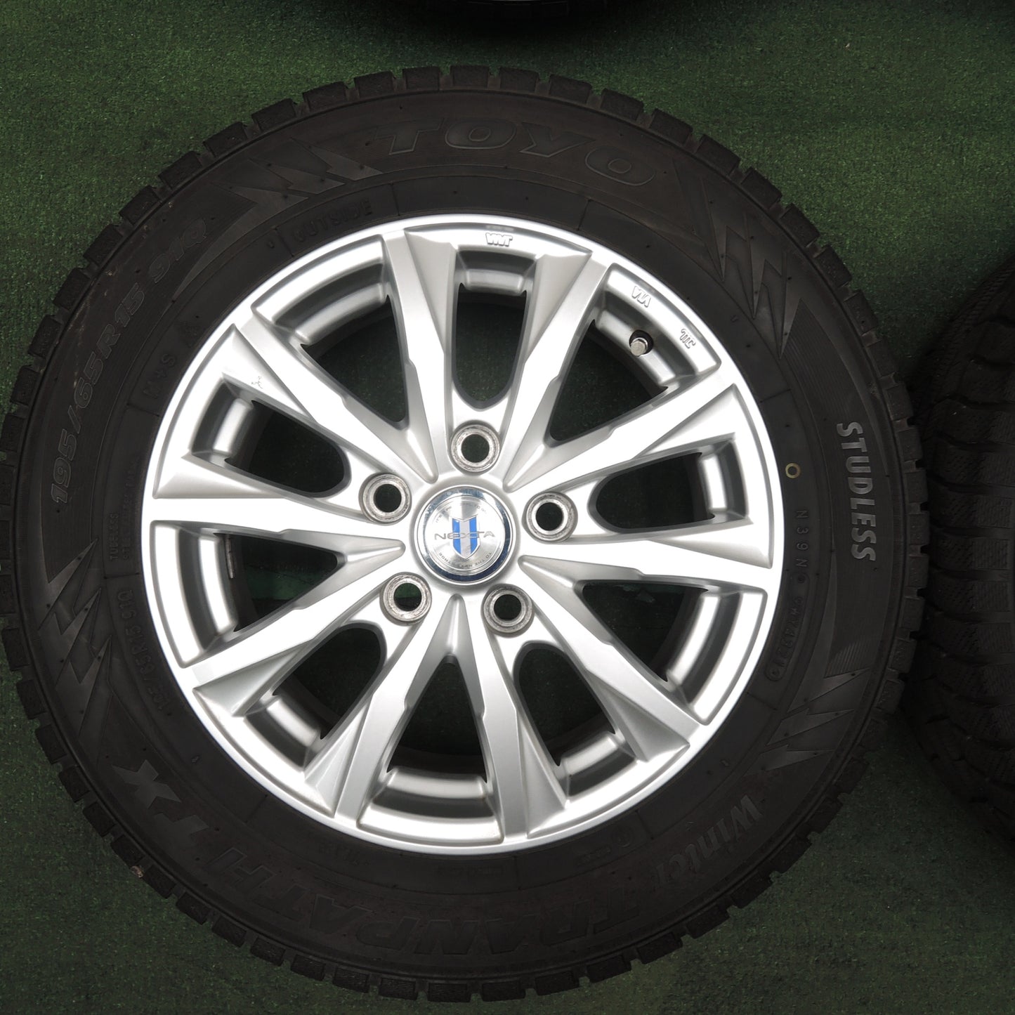 *送料無料* バリ溝！21年！キレイ！9.5分★スタッドレス 195/65R15 トーヨー ウインター トランパス TX NEXTA ネクスタ 15インチ PCD114.3/5H★4031301TNス