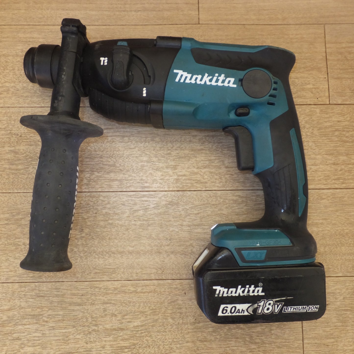 [送料無料] ★マキタ makita 16mm 充電式ハンマドリル HR165DZK　バッテリ BL1860B 2個　充電器 DC18RC T　セット★